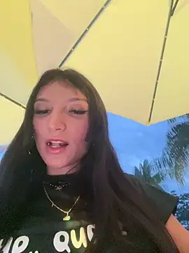 Snapshot of loly-yandere chatting on February 2, 11:21 pm loly-yandere online show from February 2, 11:21 pm