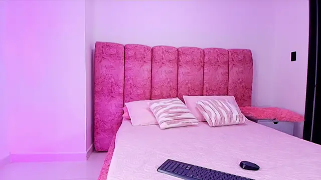 kendal rossi online show from November 9, 12:14 pm