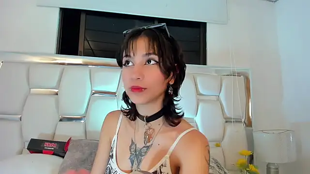 Naomi-Haruno online show from February 6, 8:18 am