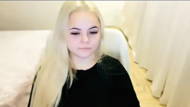 lovely-eyes online show from December 8, 8:47 pm