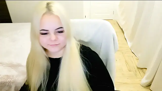 lovely-eyes online show from December 21, 3:25 am