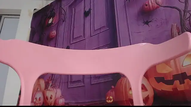 Snapshot of Kitty_Mifl chatting on November 1, 3:25 pm Kitty Mifl online show from November 1, 3:25 pm