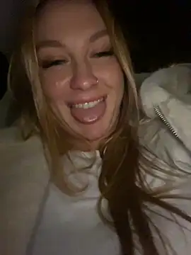 Snapshot of Sweet___Emily chatting on December 18, 7:19 pm Sweet Emily online show from December 18, 7:19 pm