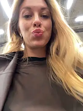 Snapshot of Sweet___Emily chatting on March 12, 5:13 am Sweet Emily online show from March 12, 5:13 am