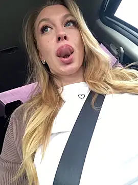 Snapshot of Sweet___Emily chatting on October 10, 1:10 pm Sweet Emily online show from October 10, 1:10 pm