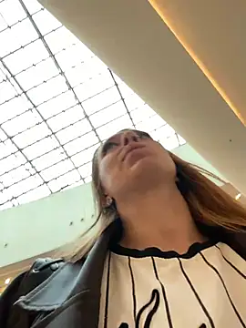 Snapshot of Sweet___Emily chatting on October 13, 12:27 pm Sweet Emily online show from October 13, 12:27 pm