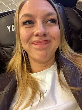 Snapshot of Sweet___Emily chatting on October 17, 1:14 pm Sweet Emily online show from October 17, 1:14 pm