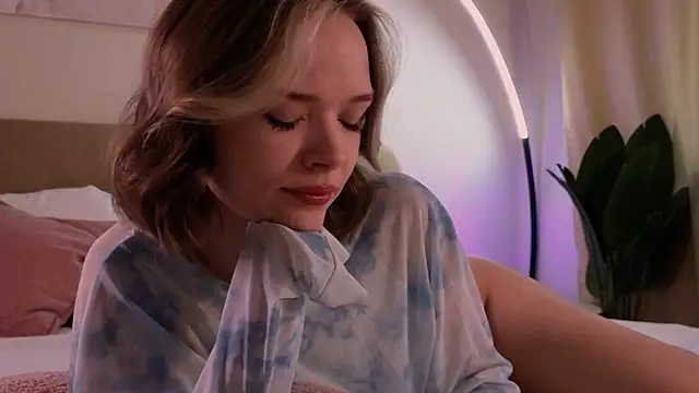 Snapshot of Eva_Natsumi chatting on February 12, 9:31 am Eva Natsumi online show from February 12, 9:31 am