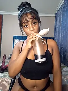 Snapshot of Queen-Chocolate chatting on March 8, 3:06 am Queen-Chocolate online show from March 8, 3:06 am