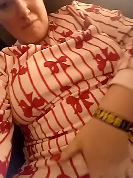 Snapshot of roxy-rose chatting on November 29, 3:20 am roxy-rose online show from November 29, 3:20 am