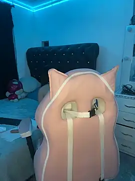 Snapshot of KittyRous chatting on March 5, 7:38 am KittyRous online show from March 5, 7:38 am