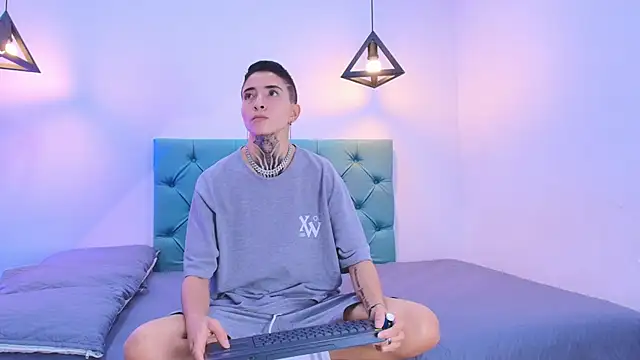 Tinny and Candy online show from January 29, 4:30 pm