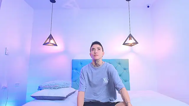 Tinny and Candy online show from February 5, 1:11 pm