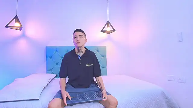 Tinny and Candy online show from February 18, 1:22 pm