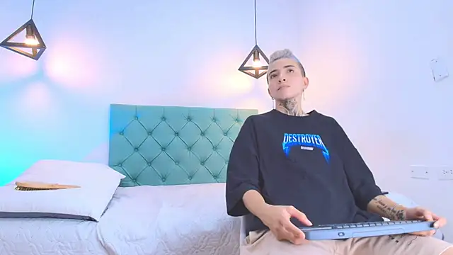 Tinny and Candy online show from March 7, 4:11 pm