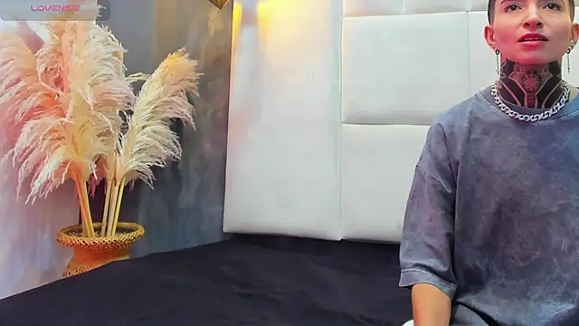 Tinny and Candy online show from October 18, 12:28 pm