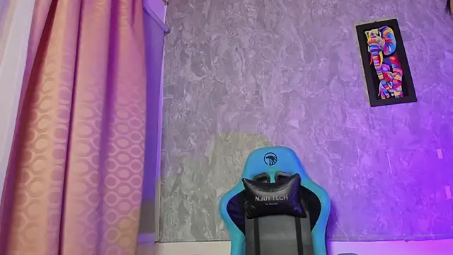 Snapshot of Mara_friendboy699 chatting on January 24, 11:23 pm Mara friendboy699 online show from January 24, 11:23 pm