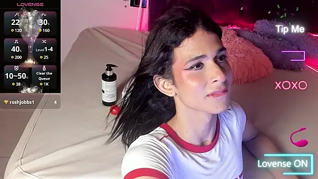 Snapshot of Mara_friendboy699 chatting on February 6, 3:37 am Mara friendboy699 online show from February 6, 3:37 am