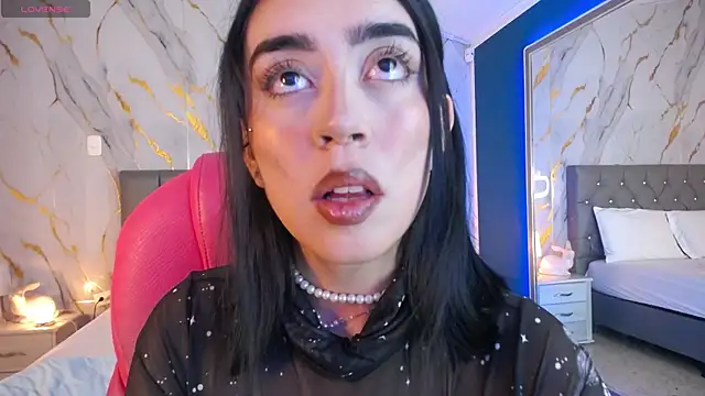 Snapshot of Julieta_De_Los_Angeles chatting on January 11, 3:55 am Julieta De Los Angeles online show from January 11, 3:55 am