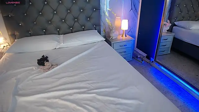 Snapshot of Julieta_De_Los_Angeles chatting on January 21, 8:08 am Julieta De Los Angeles online show from January 21, 8:08 am