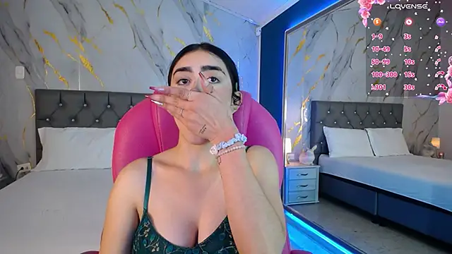 Snapshot of Julieta_De_Los_Angeles chatting on February 11, 3:40 am Julieta De Los Angeles online show from February 11, 3:40 am