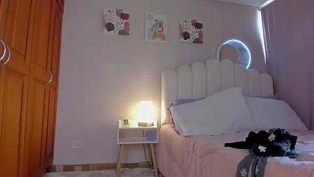 martinaaricci online show from November 15, 1:51 pm