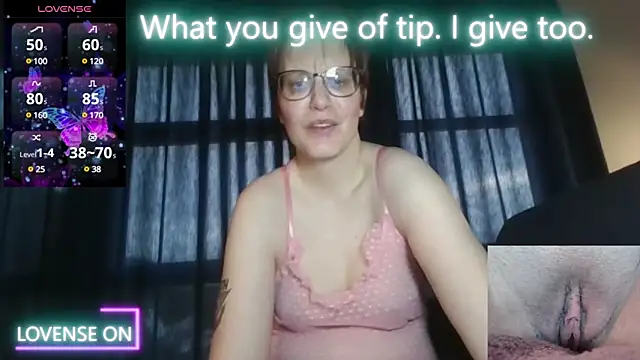 Snapshot of PernillaGirl chatting on March 2, 4:32 pm PernillaGirl online show from March 2, 4:32 pm