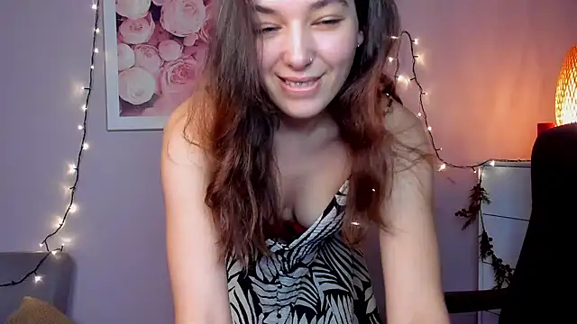 Snapshot of Meagn_Extasy chatting on December 22, 2:27 pm Meagn Extasy online show from December 22, 2:27 pm