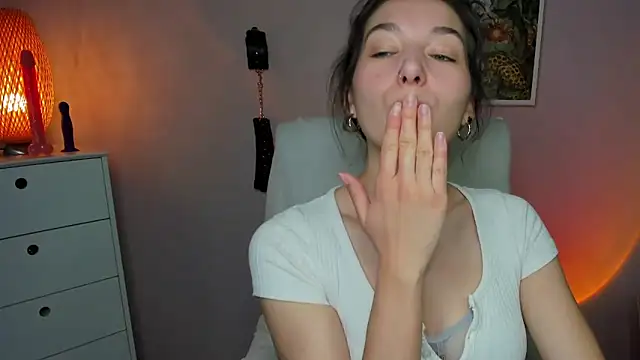 Snapshot of Meagn_Extasy chatting on September 22, 6:37 am Meagn Extasy online show from September 22, 6:37 am