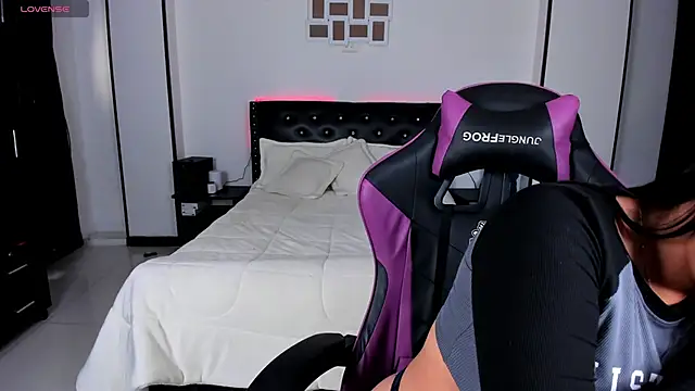 Meghan As online show from November 25, 1:55 pm