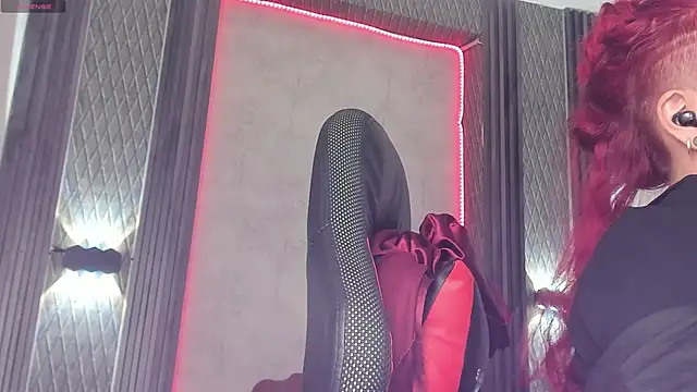 Snapshot of selene_red_ chatting on January 28, 3:46 pm selene red online show from January 28, 3:46 pm