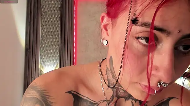 Snapshot of selene_red_ chatting on January 28, 10:01 pm selene red online show from January 28, 10:01 pm