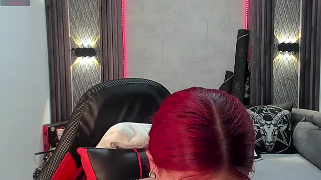 Snapshot of selene_red_ chatting on January 31, 2:39 pm selene red online show from January 31, 2:39 pm