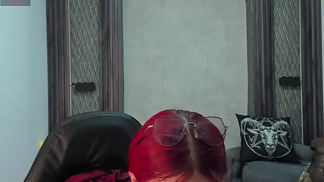 Snapshot of selene_red_ chatting on February 6, 1:54 pm selene red online show from February 6, 1:54 pm