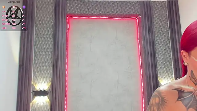 Snapshot of selene_red_ chatting on February 6, 8:02 pm selene red online show from February 6, 8:02 pm