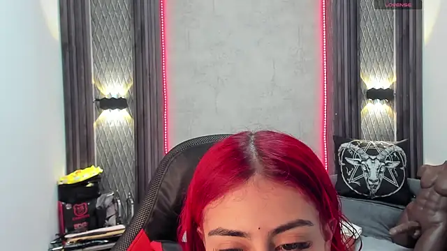 Snapshot of selene_red_ chatting on February 8, 3:42 pm selene red online show from February 8, 3:42 pm