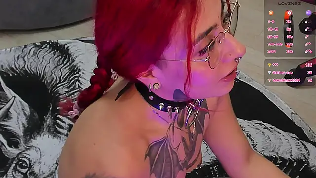 Snapshot of selene_red_ chatting on February 8, 9:46 pm selene red online show from February 8, 9:46 pm