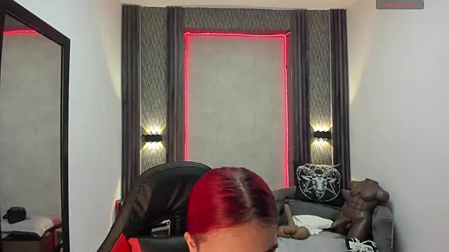 Snapshot of selene_red_ chatting on February 10, 2:37 pm selene red online show from February 10, 2:37 pm