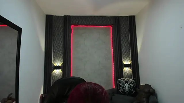 Snapshot of selene_red_ chatting on February 11, 1:30 pm selene red online show from February 11, 1:30 pm