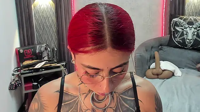 Snapshot of selene_red_ chatting on February 11, 7:38 pm selene red online show from February 11, 7:38 pm