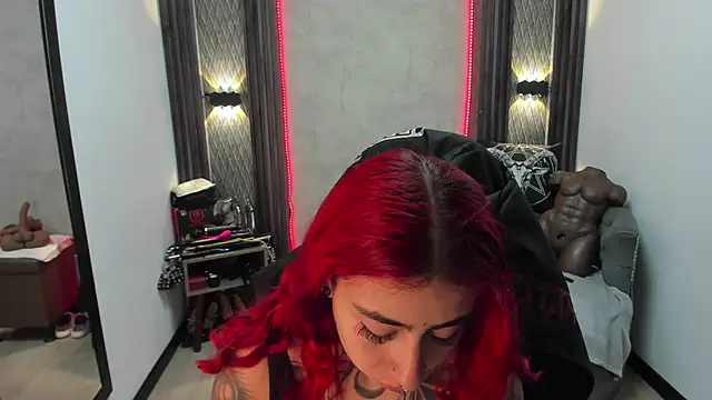 Snapshot of selene_red_ chatting on February 12, 1:37 pm selene red online show from February 12, 1:37 pm