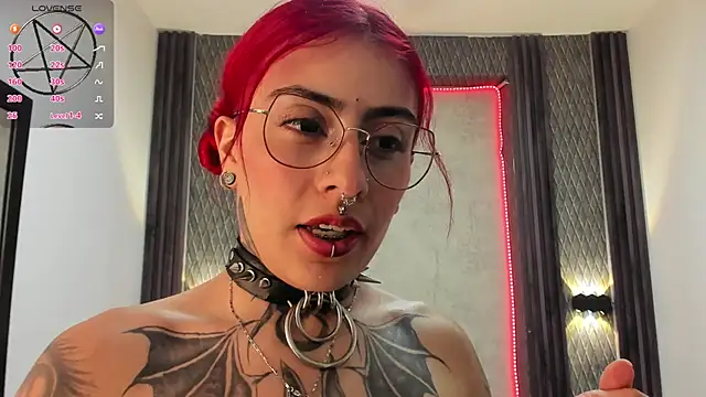 Snapshot of selene_red_ chatting on February 17, 7:21 pm selene red online show from February 17, 7:21 pm