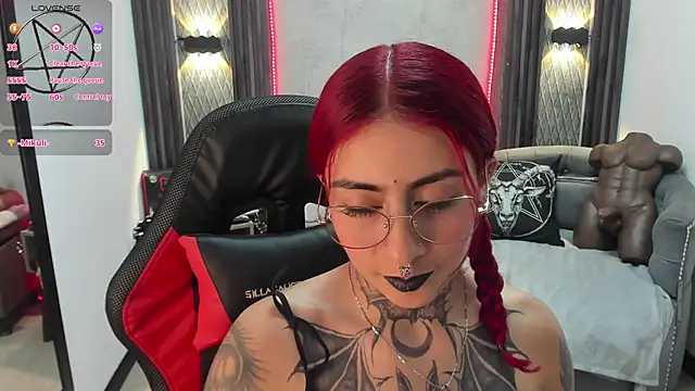 Snapshot of selene_red_ chatting on February 20, 3:41 pm selene red online show from February 20, 3:41 pm