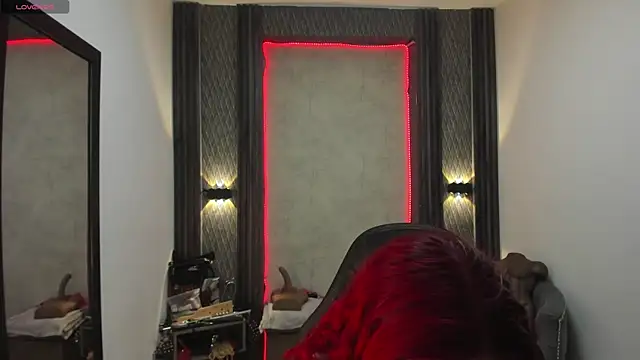 Snapshot of selene_red_ chatting on February 21, 12:50 pm selene red online show from February 21, 12:50 pm