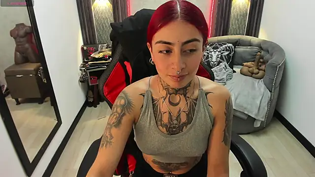 Snapshot of selene_red_ chatting on February 25, 3:49 pm selene red online show from February 25, 3:49 pm