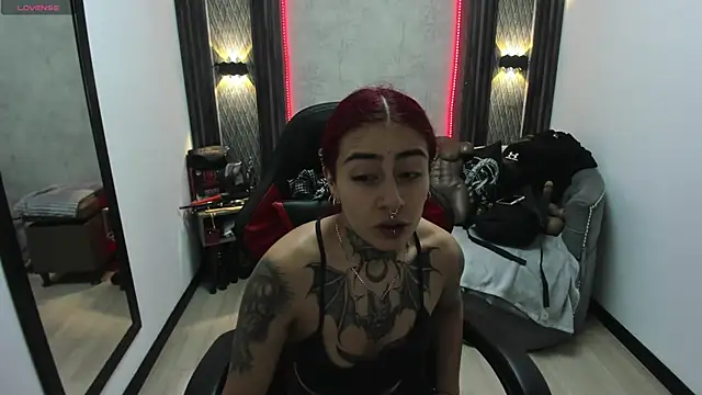 Snapshot of selene_red_ chatting on February 26, 12:36 pm selene red online show from February 26, 12:36 pm