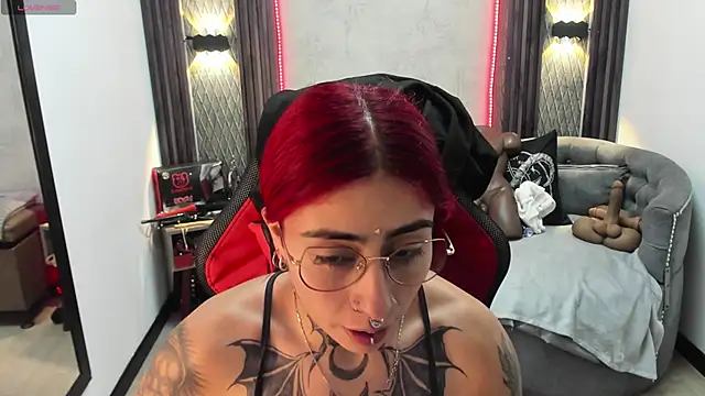 Snapshot of selene_red_ chatting on February 26, 4:03 pm selene red online show from February 26, 4:03 pm