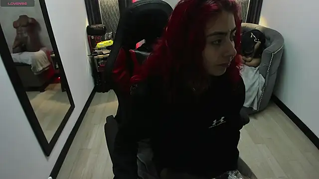 Snapshot of selene_red_ chatting on March 6, 12:41 pm selene red online show from March 6, 12:41 pm