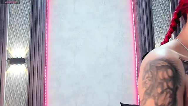 Snapshot of selene_red_ chatting on March 15, 10:35 am selene red online show from March 15, 10:35 am