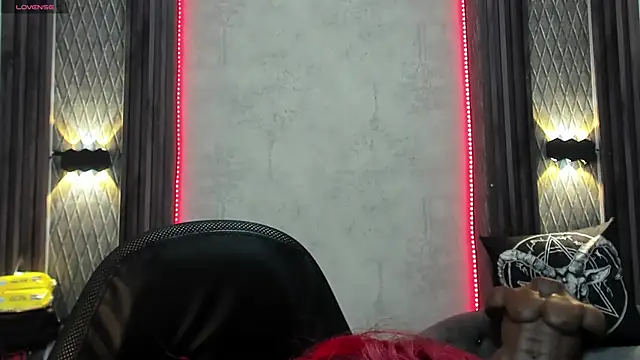 Snapshot of selene_red_ chatting on March 19, 1:29 pm selene red online show from March 19, 1:29 pm